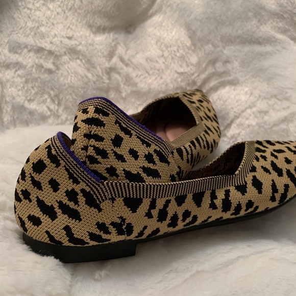 Comfortable Leopard Print Flats - Picture 2 of 4